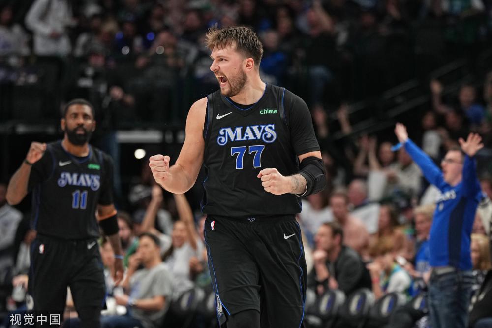 国足显然采 国足显然采